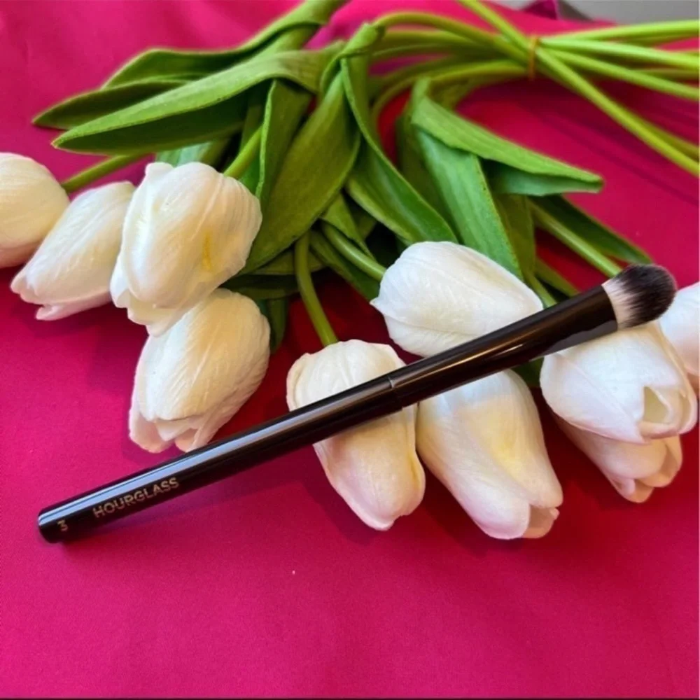 HOURGLASS No. 3 All Over Shadow Brush    ~NEW~